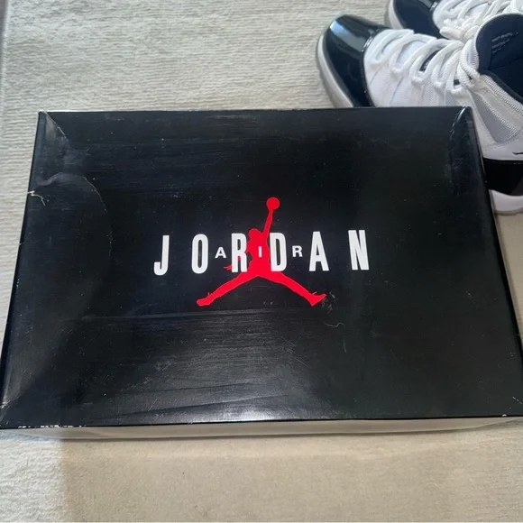 Air Jordan 11 in Concord colorway. Men’s size 8. Released in 2018 - Picture 8 of 9
